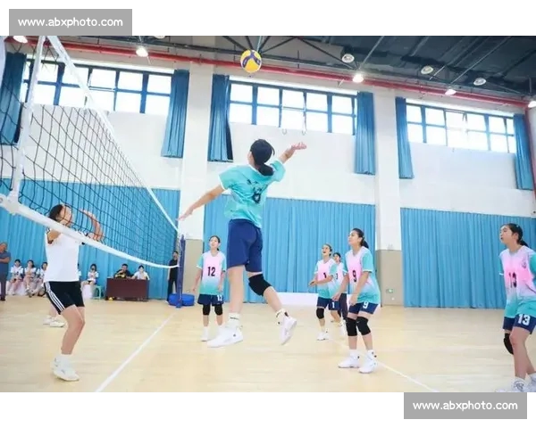 排球赛场争锋激烈 让我们共同见证胜者的荣耀与努力 排球赛场争锋激烈 让我们共同见证胜者的荣耀与努力